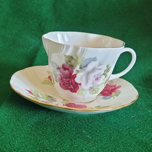 Elizabethan teacup/saucer set